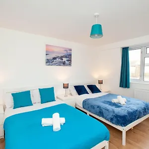  Holiday home Stunning Four Bedroom House Close To Excel, O2 & Central With Free Parking